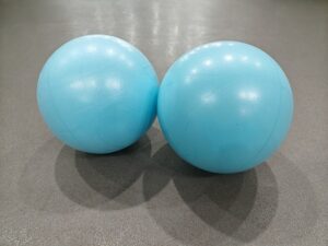 ピラティスボールでストレッチやエクササイズに